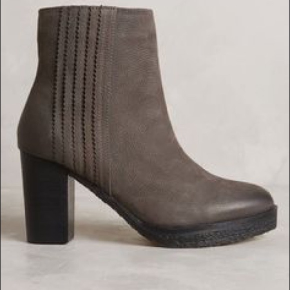 Liebeskind Gray Suede Boots